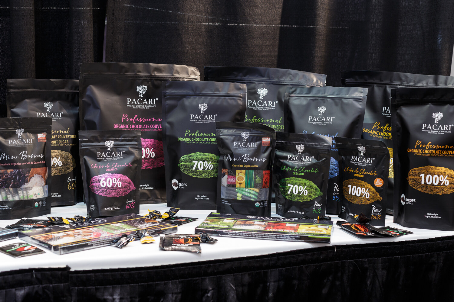 Table of black Pacari packages in 60, 70 and 100 percent cacao.