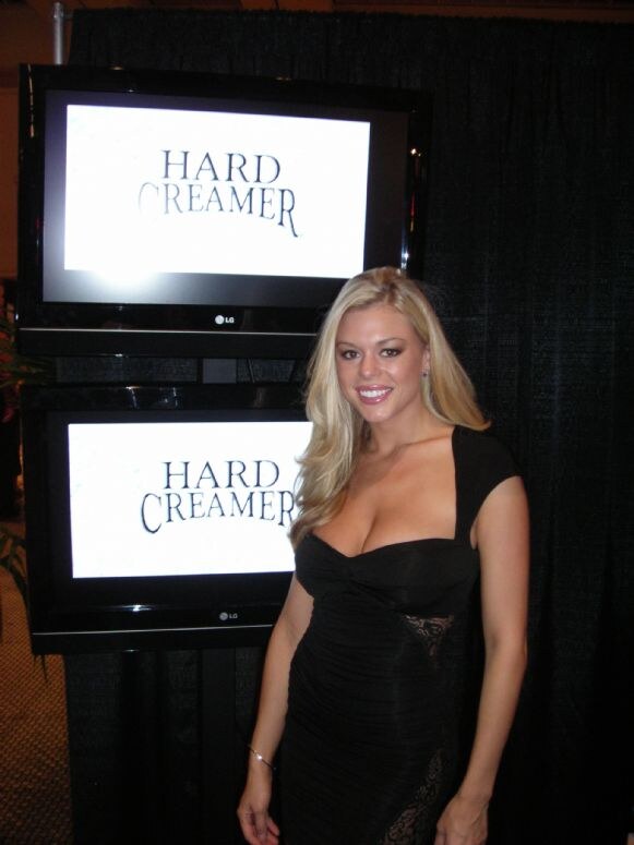 Photo unavailable. The image is archived as a second photo of the B2 Beverage Co brand at the NBWA 2007 event.