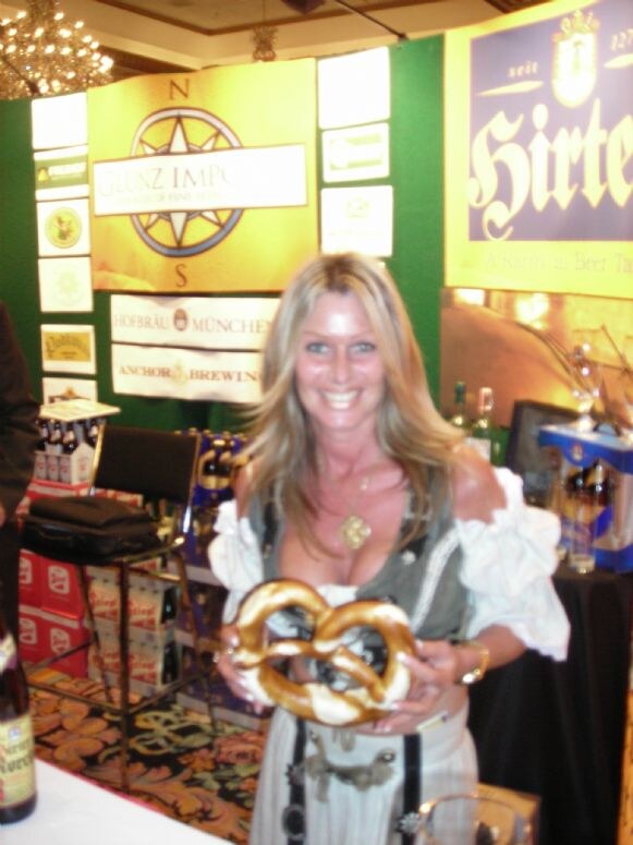 Display for Glunz Imports at the NBWA 2007 trade show. The photo is unavailable, so the scene is described from the listed brand and event.