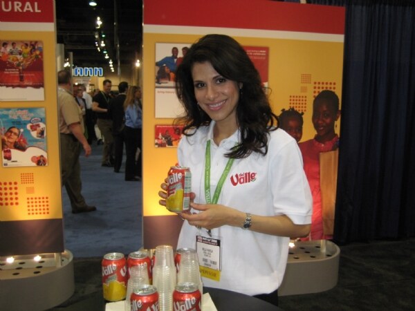 Coca-Cola del Valle and Bella Favela products at the FMI 2008 trade show.