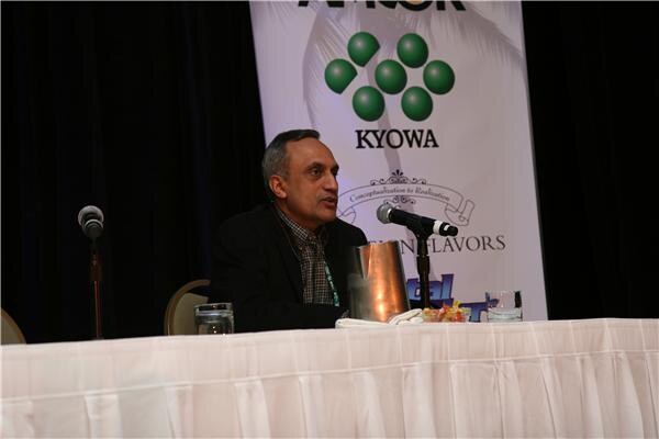 Manoj Bhargava of 5 Hour Energy speaks to the crowd