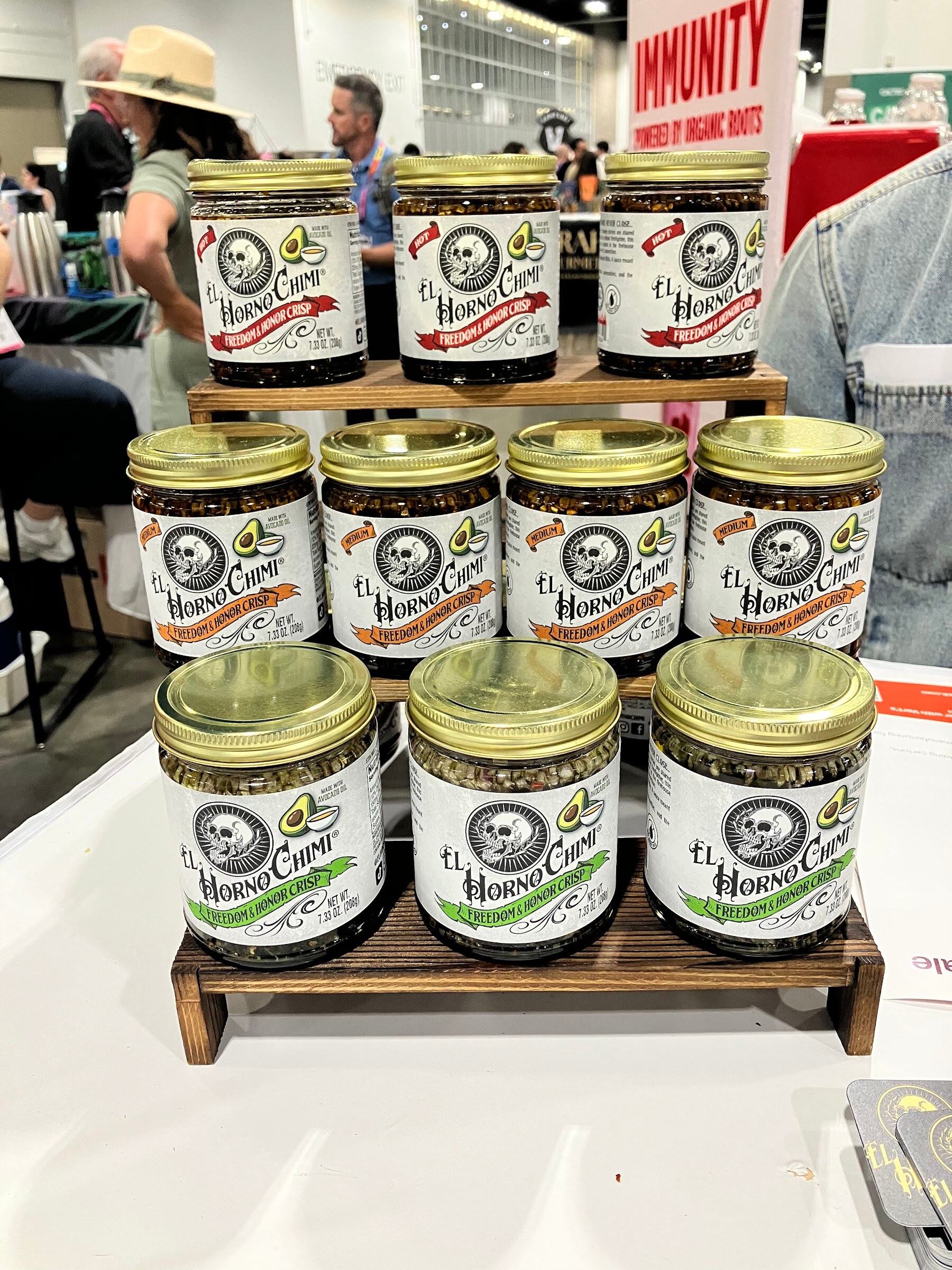 Three tiers of El Horno Chimi jars on a wooden riser.
